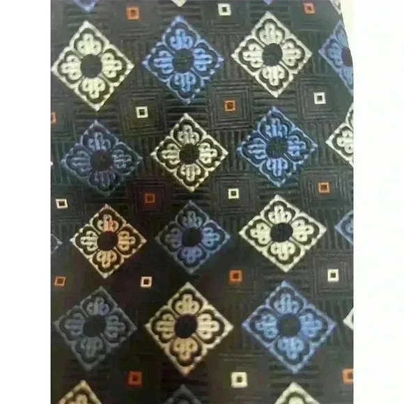 Jos. A. Bank Men's Silk Tie Blue Geometric Pattern Classic Length - Picture 2 of 4